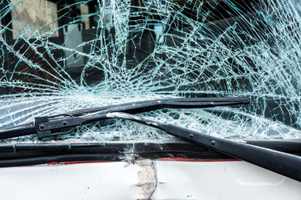 Челен удар между лек автомобил и мотоциклет на пътя София Варна На