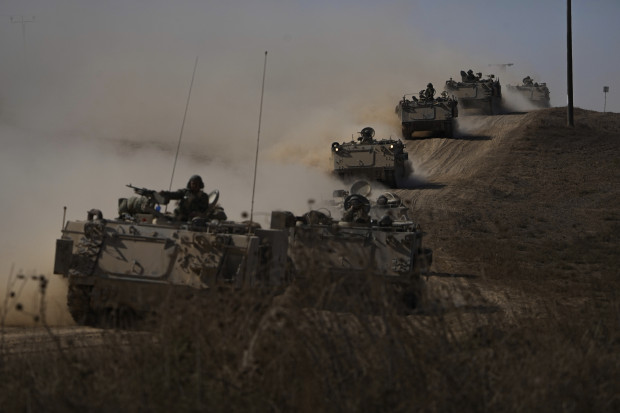 Израел съобщи че пехота и танкове са навлезли в ивицата