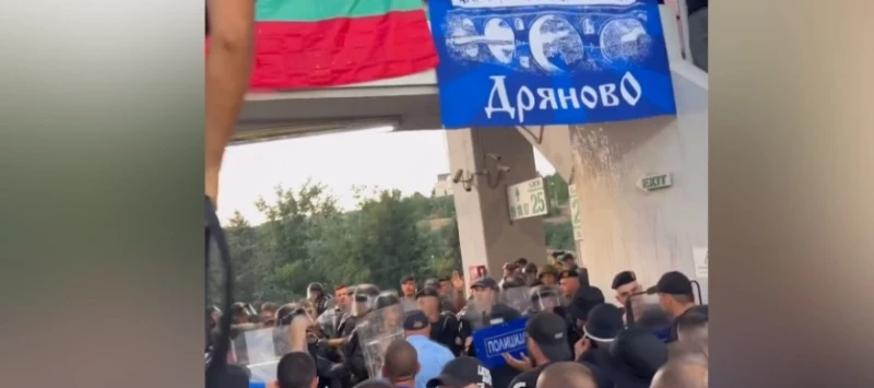 Полицията в РСМ задържа нападателя на фен на "Левски"