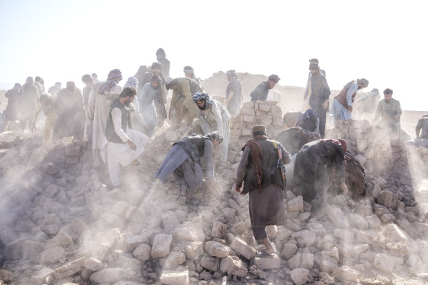 Броят на загиналите при земетресението в Западен Афганистан на 15