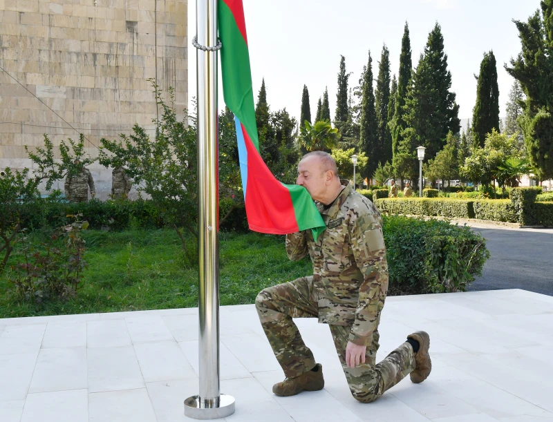 Алиев издигна знамето на Азербайджан в Нагорни Карабах