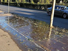 Вода шурти по бул. "България" в Пловдив