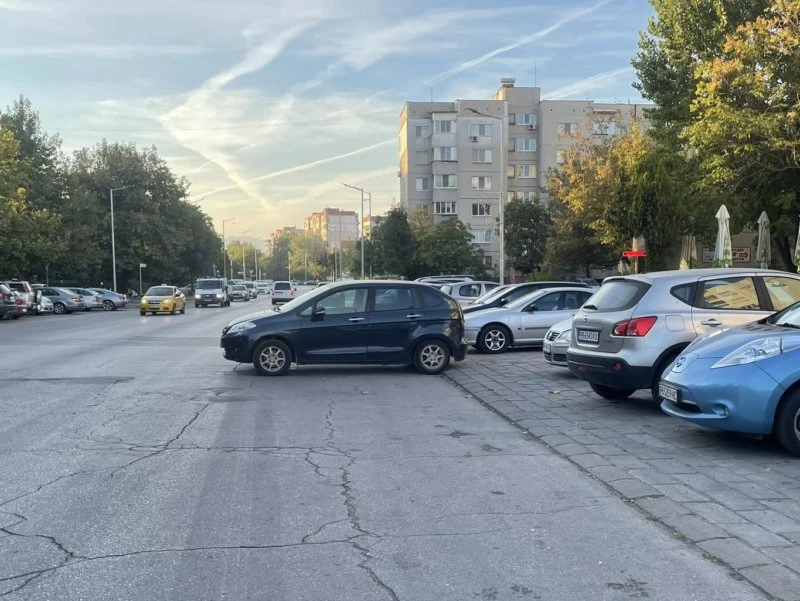 Кола без шофьор на пътното платно озадачи водачи в Пловдив
