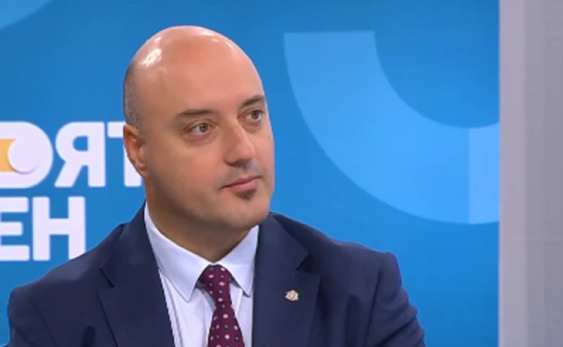 Атанас Славов: Служебният премиер и министрите следва да са лица, заемащи висши публични длъжности в съответния ресор