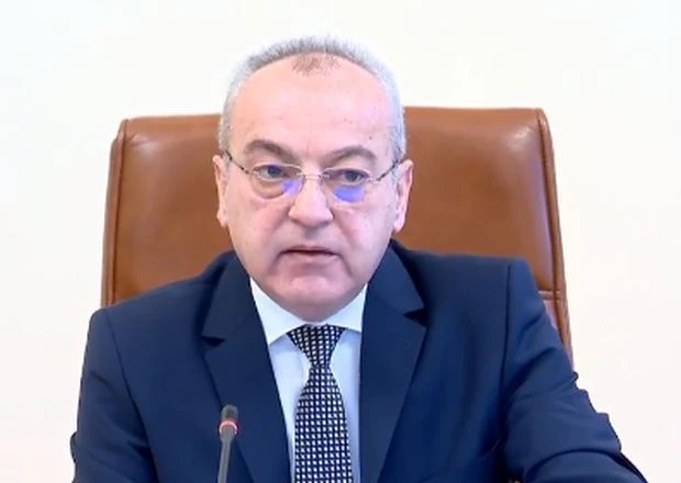 Гълъб Донев: Неверни и манипулативни са твърденията, че 13 000 държавни служители са освободени от служебните кабинети