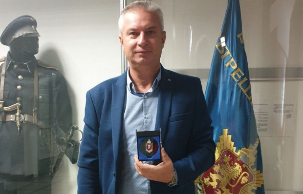</TD
>Комисар Костадин Костов с отличие след дългогодишна професионална кариера в