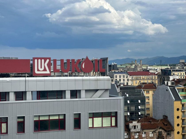 Асен Василев: "Лукойл" е започнал процедура по продажба на рафинерията си край Бургас