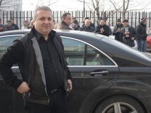 Коко Динев щедър към футболистите си
