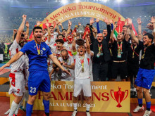Бивш любимец от "Лаута" вдигна купа като капитан на своята родина