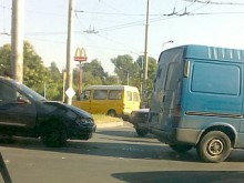 Тройна катастрофа блокира движението по "Източен"