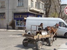 Сериозен е проблемът с каруците по улиците на областта