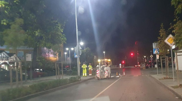 TD Обновяват пешеходните пътеки в Пловдив вечер видя Plovdiv24 bg наскоро Около 21 часа