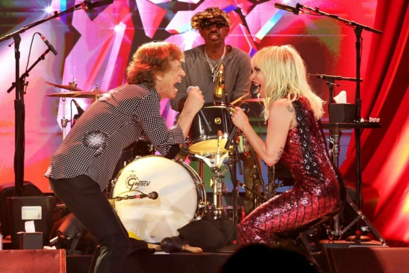 "Ролинг Стоунс" и Лейди Гага в "дует-дуел" в Манхатън