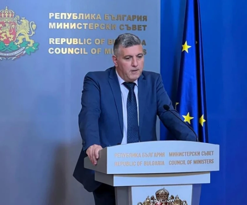 Предупредиха за фалшив имейл от името на министър