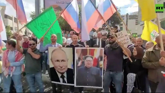 Палестинците носят портрети на Путин и Ким по време на демонстрации