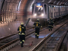 При пожар в метрото: Учение показва как действат спешните екипи у нас