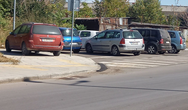 TD Читател се Plovdiv24 bg ни сигнализира за недобросъвестно паркиране на ул Богомил Според