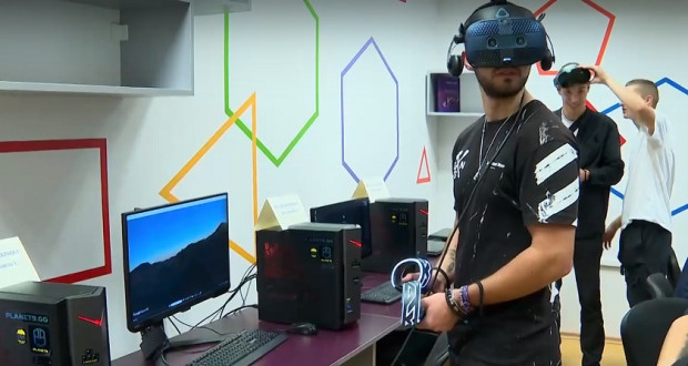Лаборатория която съчетава изкуствен интелект и виртуална реалност вече е