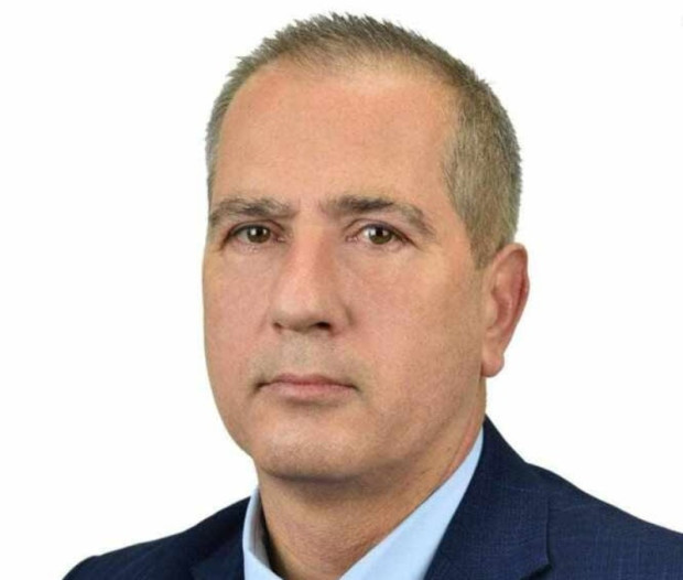 </TD
>Адвокат Наум Китанов е роден в Пловдив. Завършил ОУ Елин