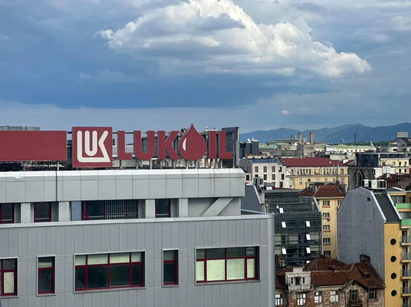 Напрежението се покачва: Синдикатите на "Лукойл" ще затворят АМ "Тракия"