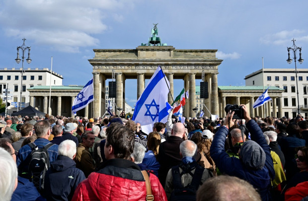 Няколко хиляди души се събраха в подкрепа на Израел в