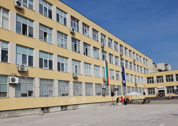 TD Всички ученици в Пловдив са били изведени от учебните сгради