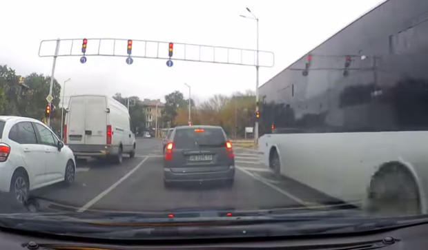 TD Видеорегистратор на пловдивчанин е запечатал нарушение на автобус на градския