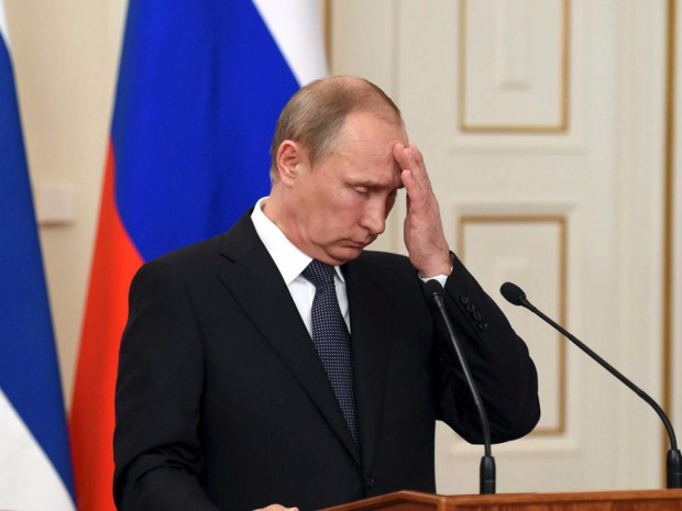 Руският президент Владимир Путин лежи в стая оборудвана като интензивно