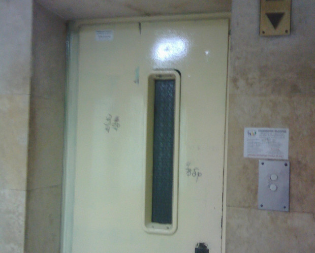 Съобщението се отнася до ползвателите на асансьори, монтирани в жилищни