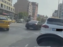 Удар между такси и мерцедес на възлов булевард в Пловдив