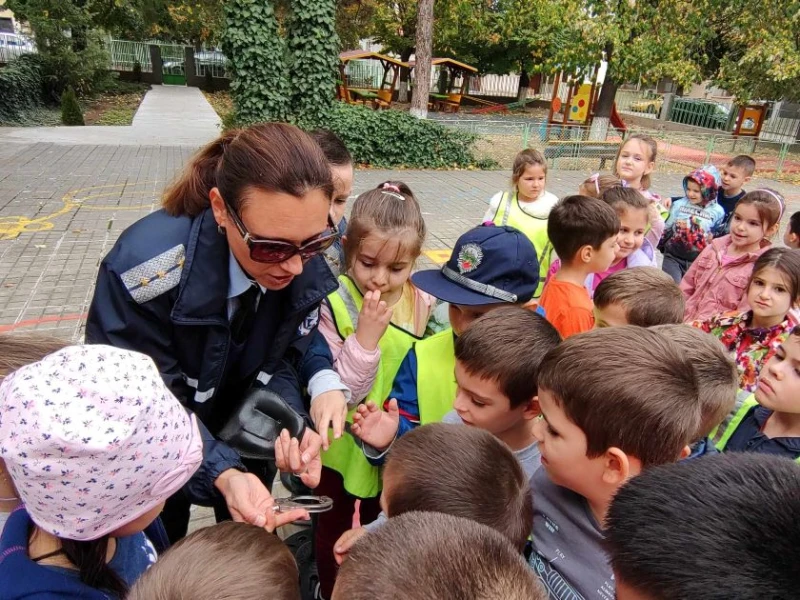 Полицаи проведоха занятие по пътна безопасност в детска градина в Силистра