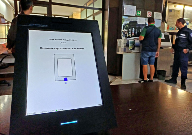 Две машини за пробно гласуване са монтирани в сградата на Община Варна