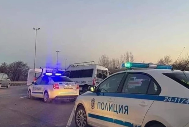 Двама души загинаха след гонка с кола с мигранти на АМ Тракия