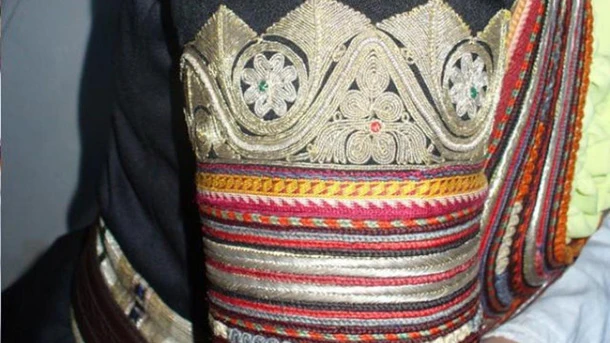 Апел към всички в цяла България: Не го правете! Престъпление е да се изхвърли нещо такова свято в контейнера