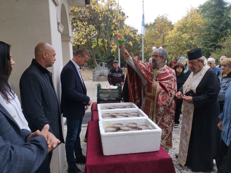 Костадин Димитров и кандидатите на ГЕРБ дадоха курбан в 4 пловдивски храма