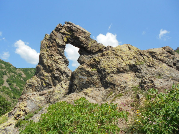 Кварцовото скално образувание Халката  е типичен представител на интересните и красиви