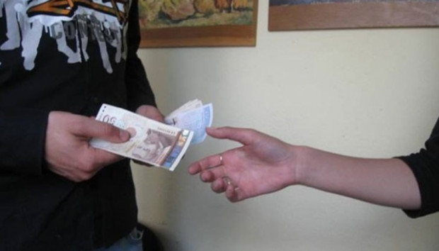 Полицията в Берковица хвана мъж да купува гласове Това разбра
