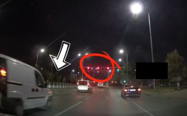 </TD
>Безскрупулно и умишлено преминаване на червен светофар от шофьор на