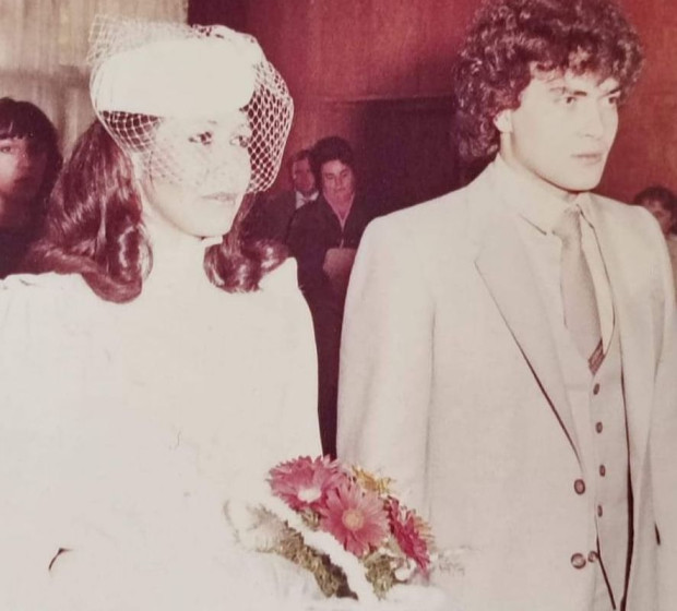 Певицата Петя Буюклиева отбелязва своята 41 годишнина от сватбата със съпругът