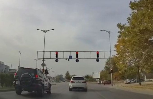 TD Видеорегистратор е заловил умишлено преминаване на червен светофар в Пловдив