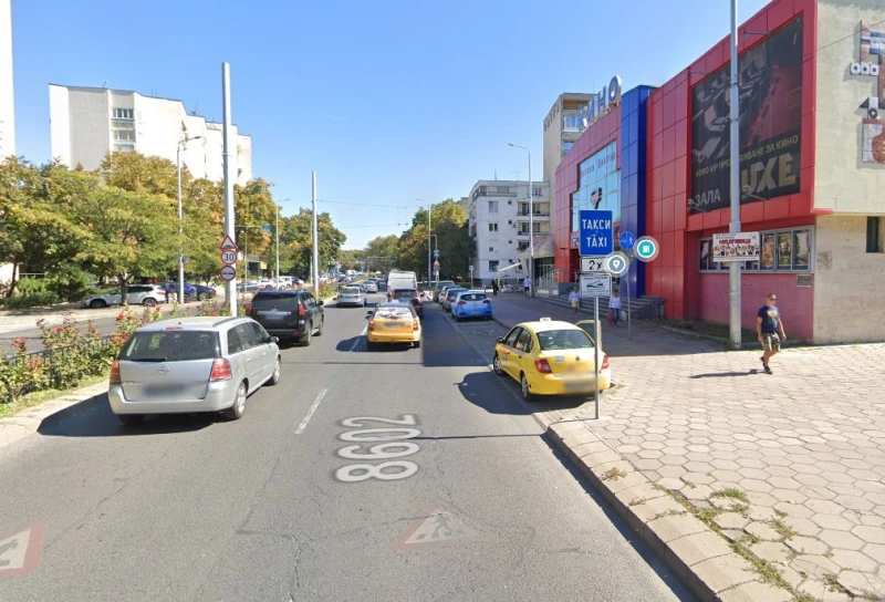 Обезумяла мутра би с юмруци шофьор на булевард в Пловдив