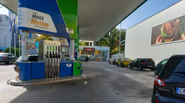 Бензиностанции на големи вериги свалиха цените на бензина и дизела