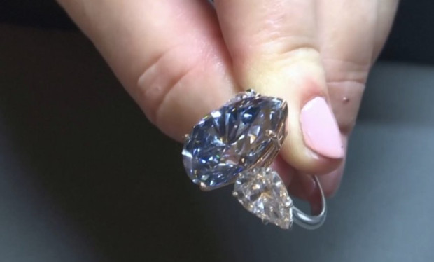 Продават най-големия рядък син диамант, който някога се е появявал
