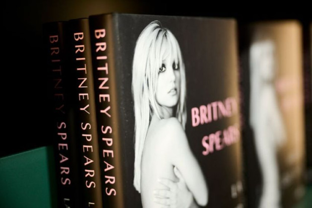Мемоарите на Бритни Спиърс продадоха над милион копия в първата седмица