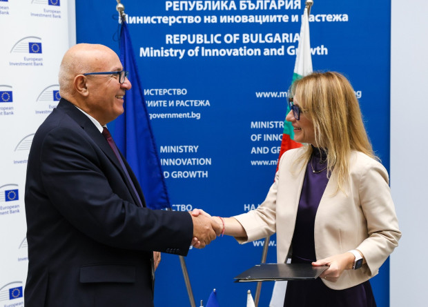 Министърът на иновациите и растежа Милена Стойчева и вицепрезидентът на
