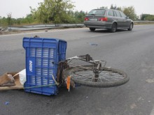 Много тежко е състоянието на пострадалия при тазсутрешната катастрофа на Карловско шосе
