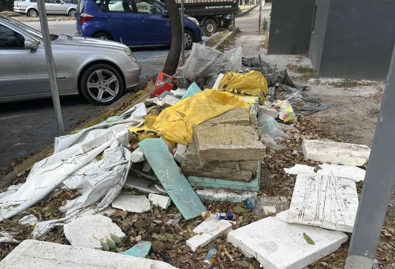 Мизерия след саниране на блок в Пловдив, покривът недовършен