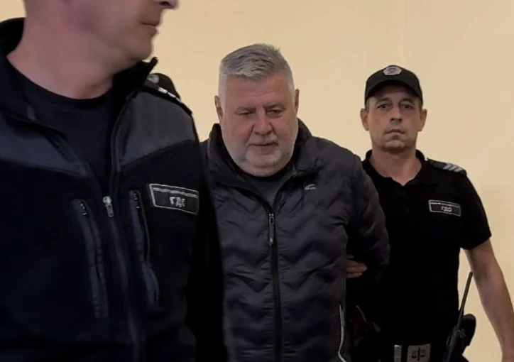 По бързата процедура: Осъдиха условно шофьора, раздавал юмручно правосъдие