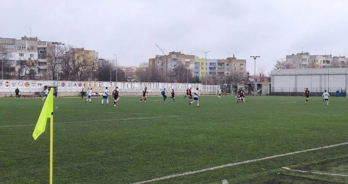 Локо ще прави нов изкуствен терен, в момента събира оферти