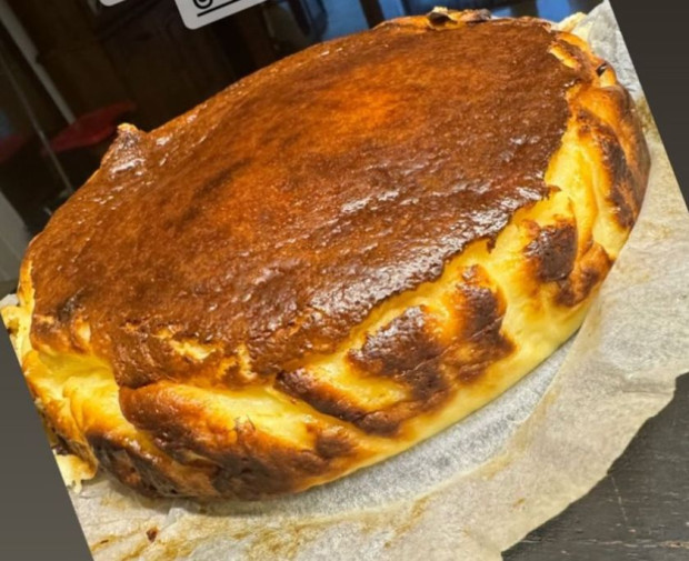 Катето Евро публикува снимка на апетитен десерт приготвен от нея в